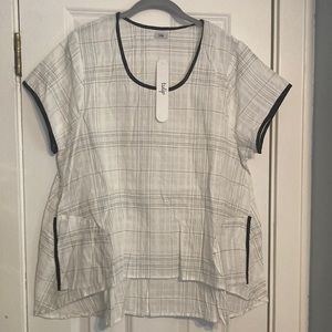NWT Tulip Short-sleeve pullover
